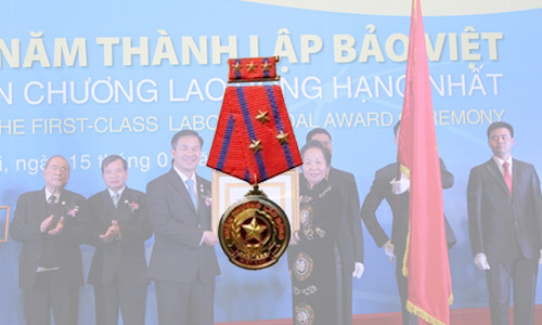 Bảo Việt đón nhận Huân chương Lao động hạng Nhất