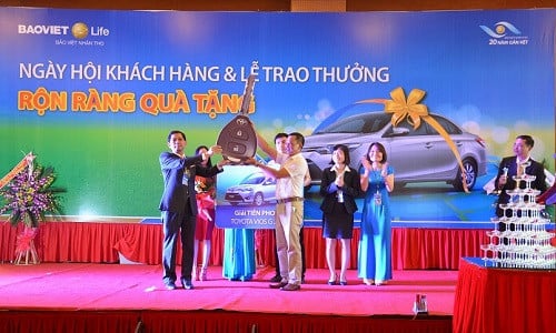 Giải TIÊN PHONG - xe ô tô Toyota Vios đã được trao tận tay cho gia đình anh VŨ MẠNH HÙNG tại HNKH BVNT Thái Bình