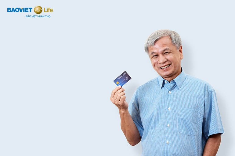 đóng phí bảo hiểm nhân thọ bằng thẻ tín dụng, thẻ ghi nợ quốc tế