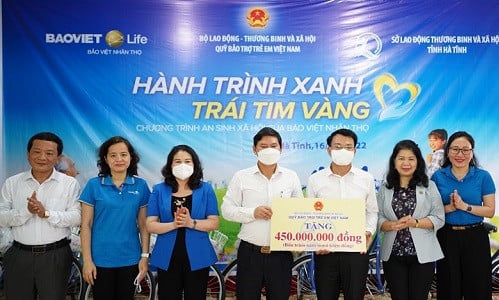 Thứ trướng Bộ Lao động Thương binh - Xã hội tham dự chương trình HÀNH TRÌNH XANH - TRÁI TIM VÀNG tại Hà Tĩnh