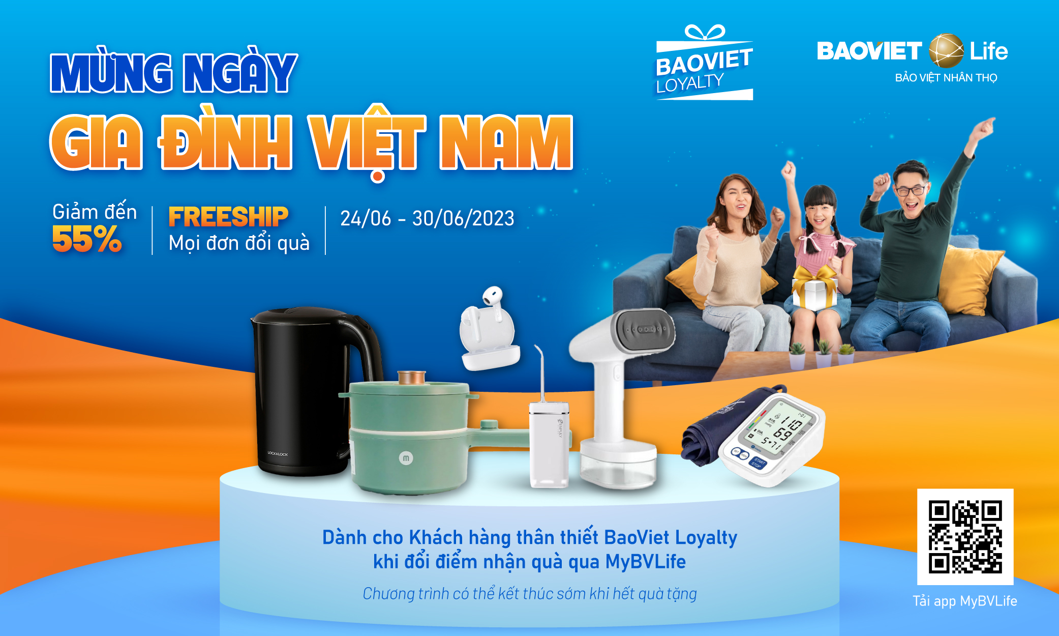 Chương trình khuyến mại "Deal Hot Ngày Gia đình"